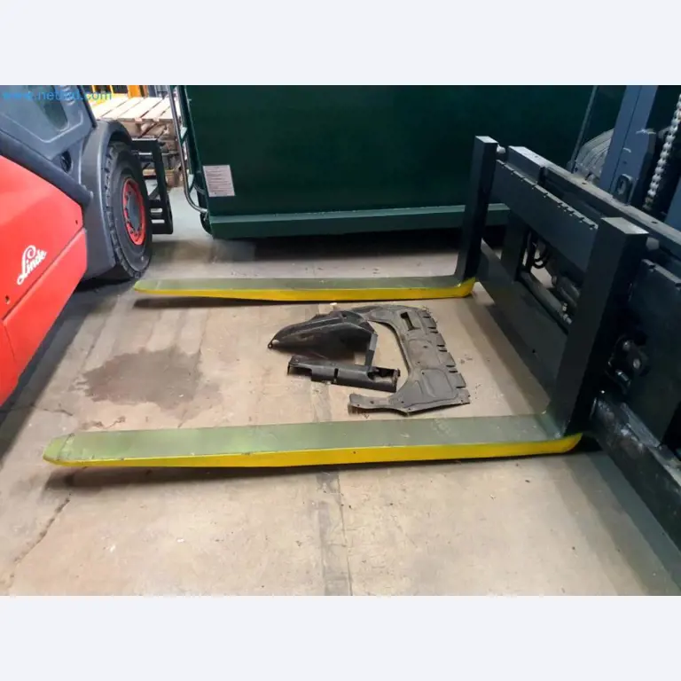 Liquidación de almacén de una empresa de servicios, vehículos, equipos de almacén-11