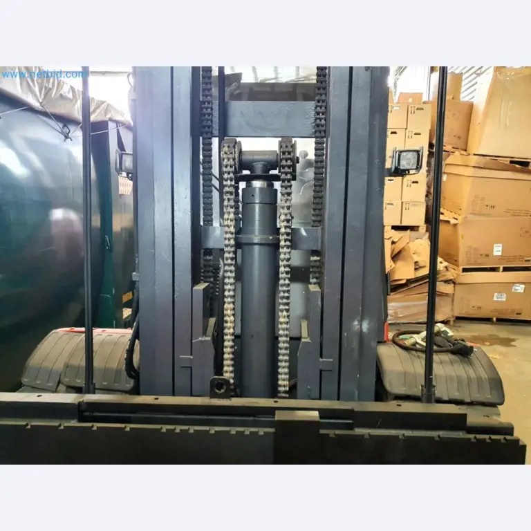 Liquidación de almacén de una empresa de servicios, vehículos, equipos de almacén-13