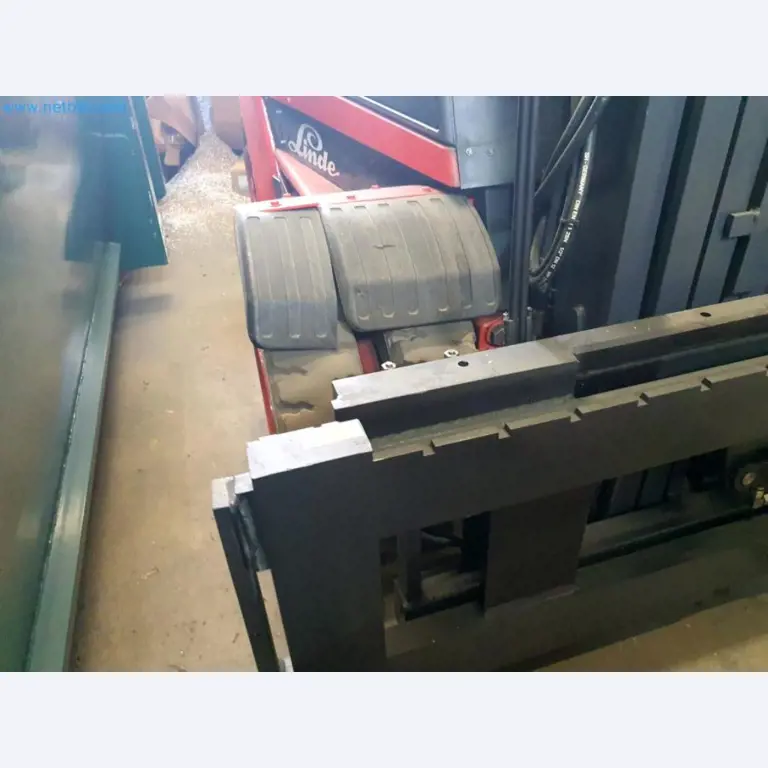 Liquidación de almacén de una empresa de servicios, vehículos, equipos de almacén-14