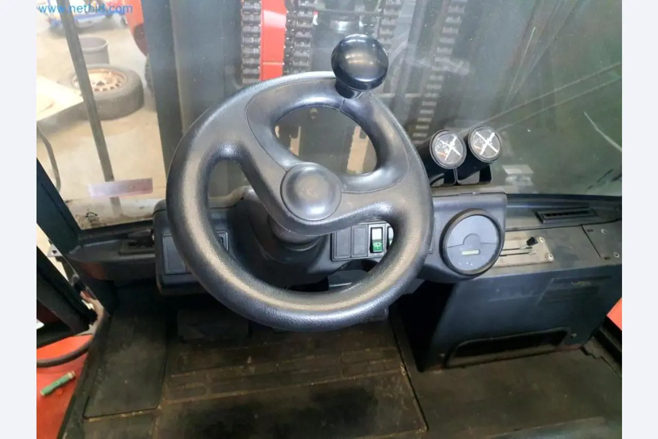 Liquidación de almacén de una empresa de servicios, vehículos, equipos de almacén-22