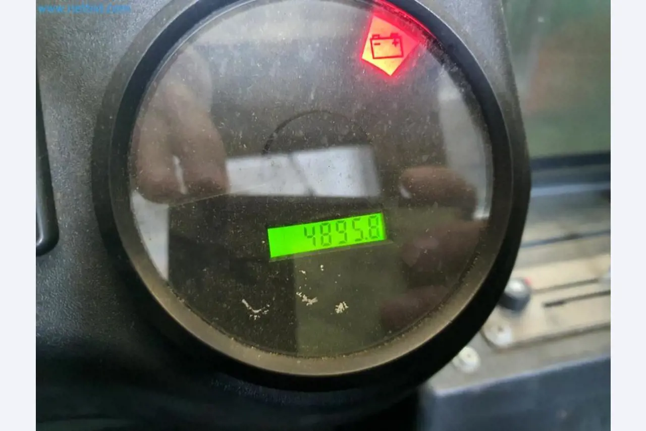 Liquidación de almacén de una empresa de servicios, vehículos, equipos de almacén-23