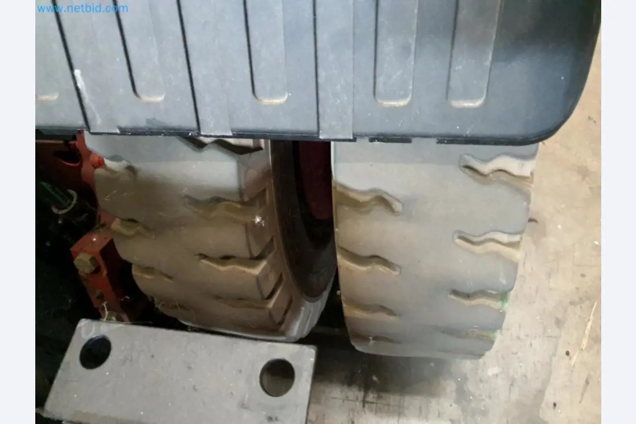 Liquidación de almacén de una empresa de servicios, vehículos, equipos de almacén-24