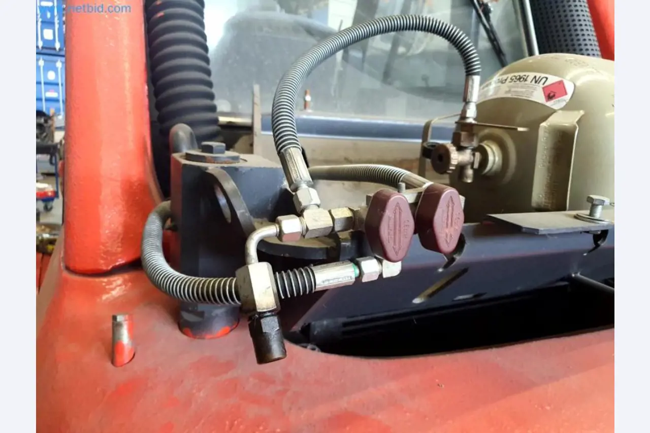 Liquidación de almacén de una empresa de servicios, vehículos, equipos de almacén-25