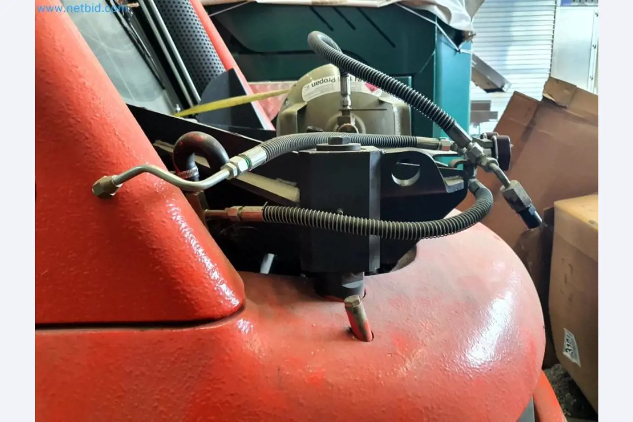 Liquidación de almacén de una empresa de servicios, vehículos, equipos de almacén-26