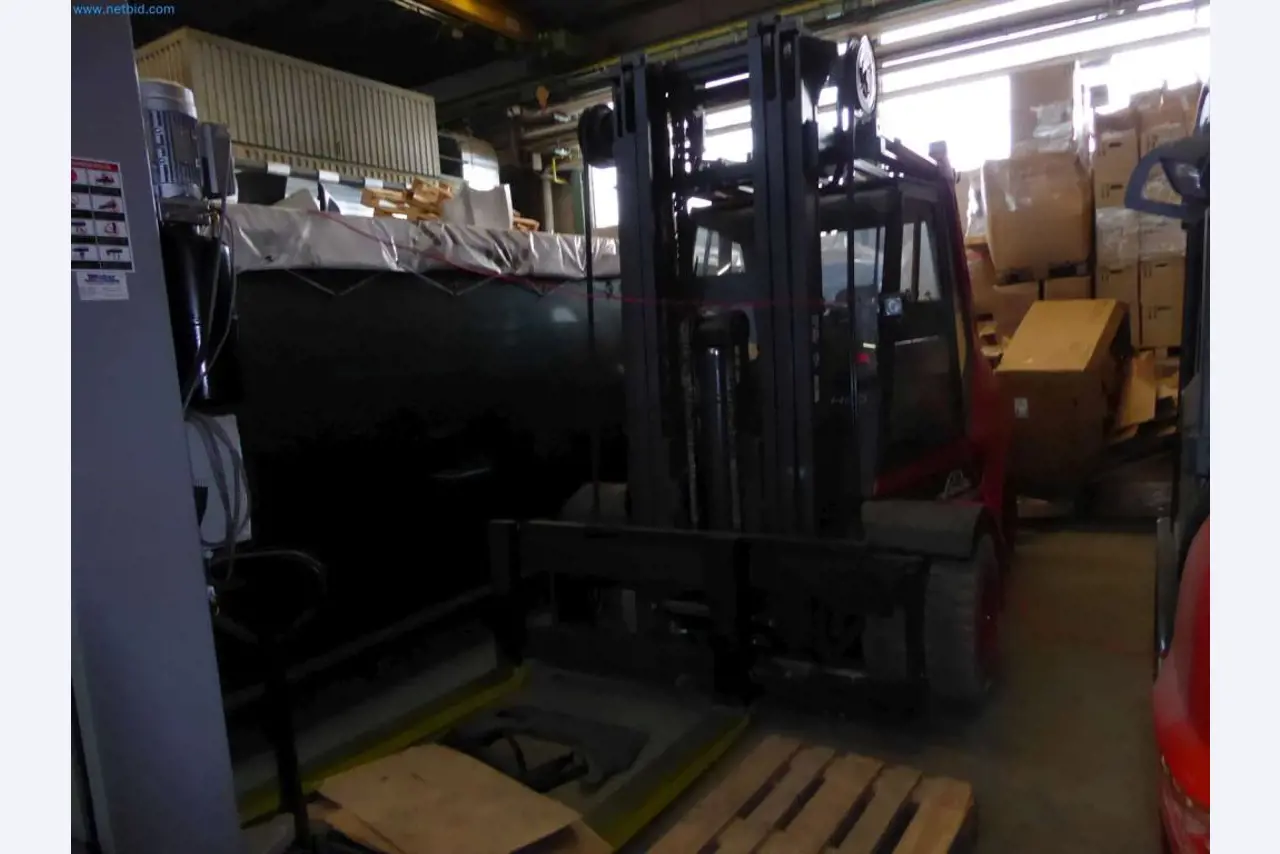 Liquidación de almacén de una empresa de servicios, vehículos, equipos de almacén-3