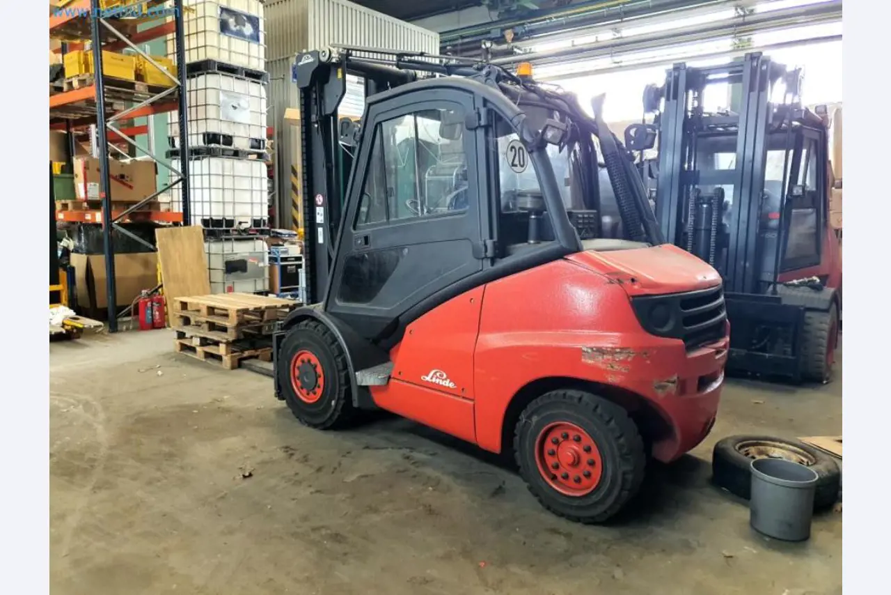 Liquidación de almacén de una empresa de servicios, vehículos, equipos de almacén-11