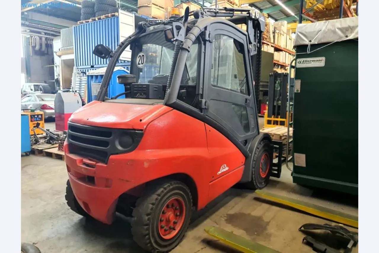 Liquidación de almacén de una empresa de servicios, vehículos, equipos de almacén-12