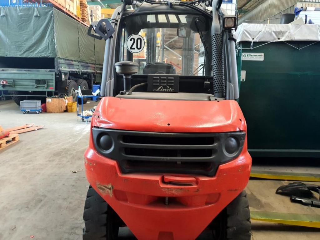 Likwidacja magazynu firmy usługowej, pojazdy, wyposażenie magazynu-13