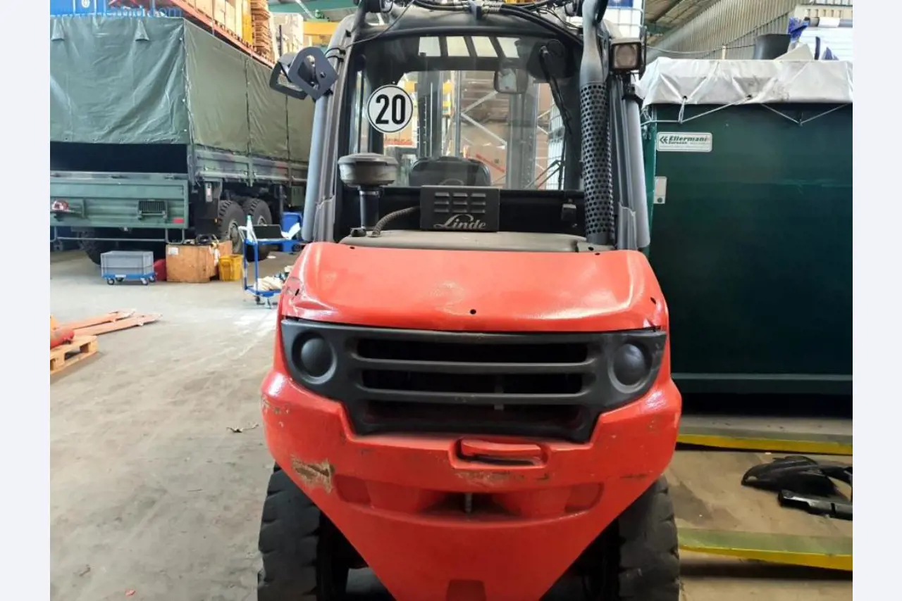 Liquidación de almacén de una empresa de servicios, vehículos, equipos de almacén-13