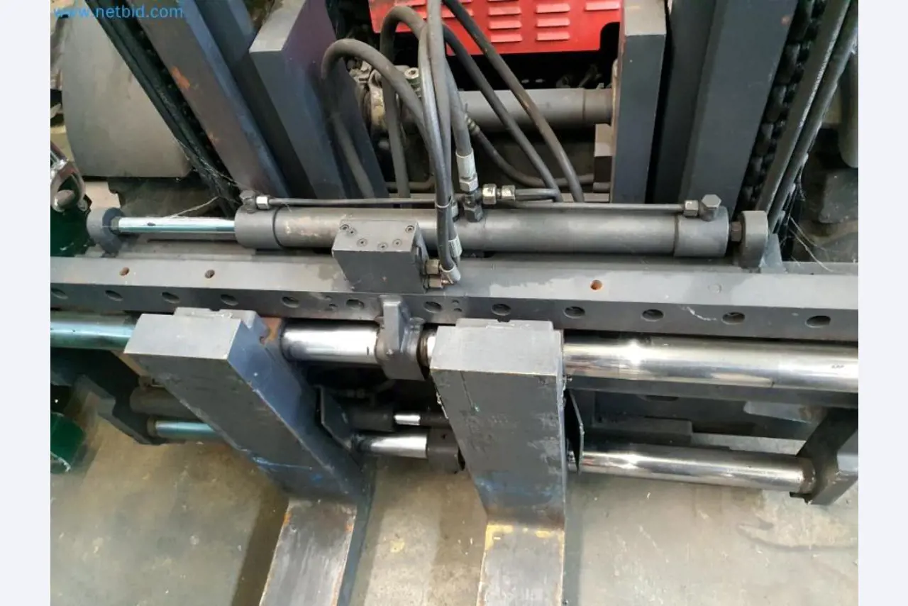 Liquidación de almacén de una empresa de servicios, vehículos, equipos de almacén-14