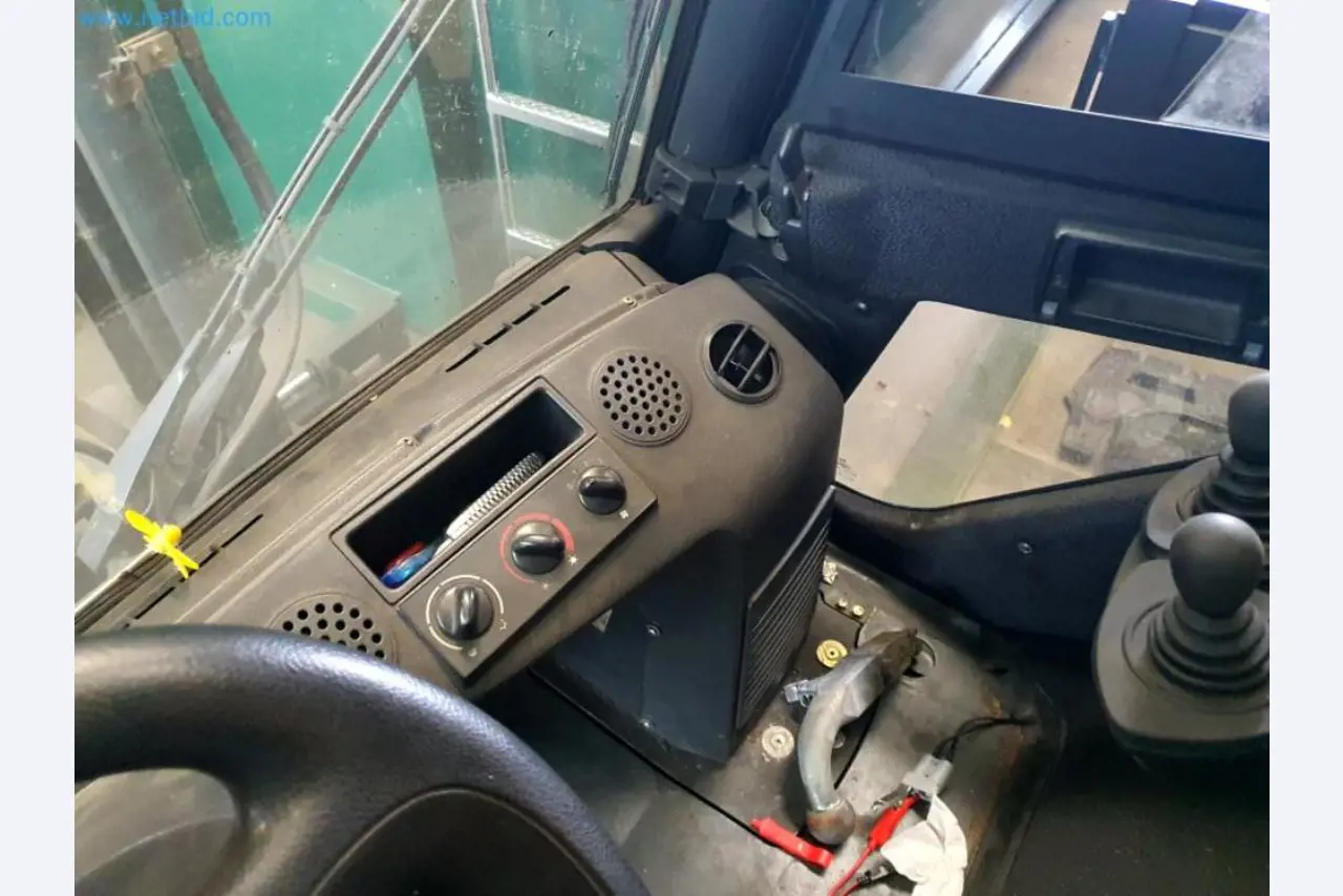 Liquidación de almacén de una empresa de servicios, vehículos, equipos de almacén-18