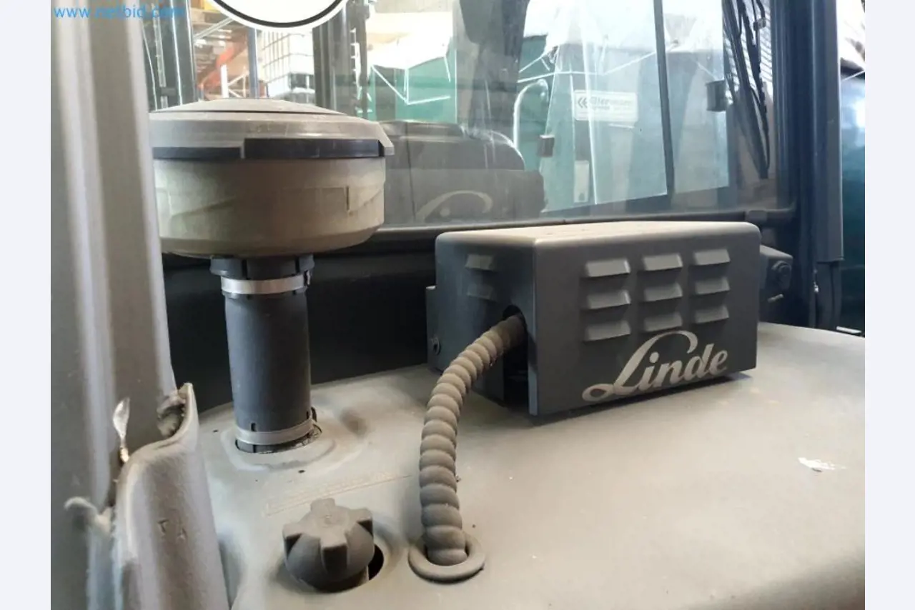 Liquidación de almacén de una empresa de servicios, vehículos, equipos de almacén-21