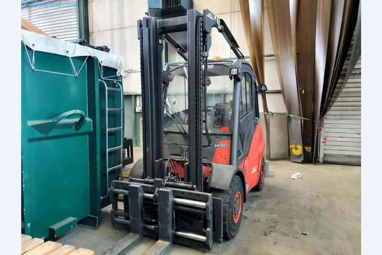 Liquidación de almacén de una empresa de servicios, vehículos, equipos de almacén-23