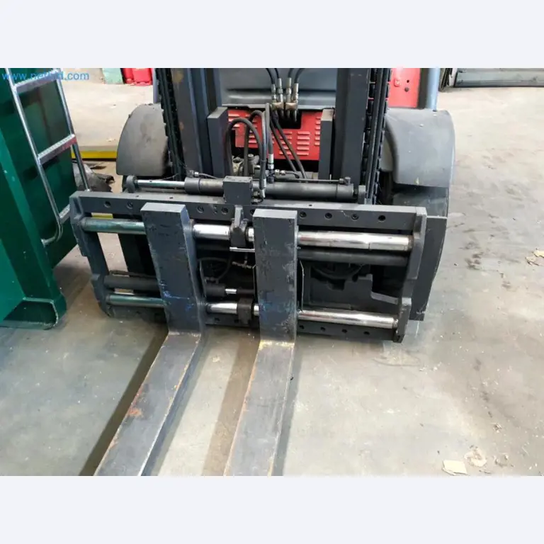 Liquidación de almacén de una empresa de servicios, vehículos, equipos de almacén-7