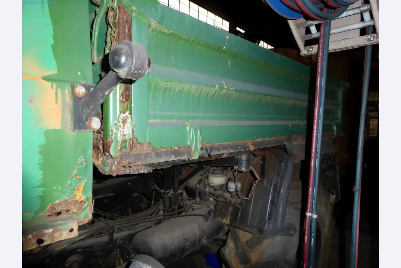 Magazijnliquidatie van een dienstverlenend bedrijf, voertuigen, magazijnuitrusting-11