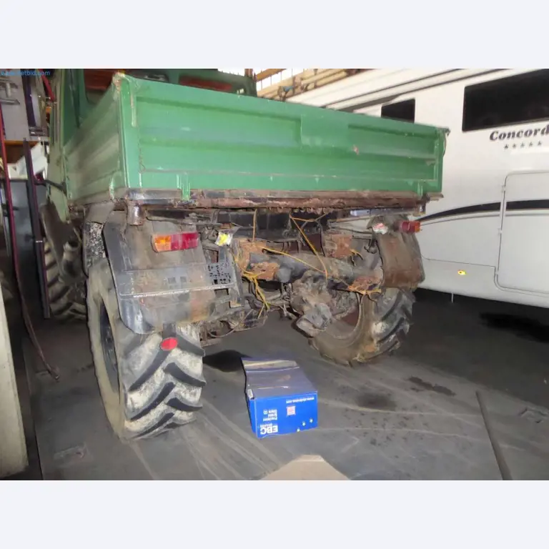 Magazijnliquidatie van een dienstverlenend bedrijf, voertuigen, magazijnuitrusting-12