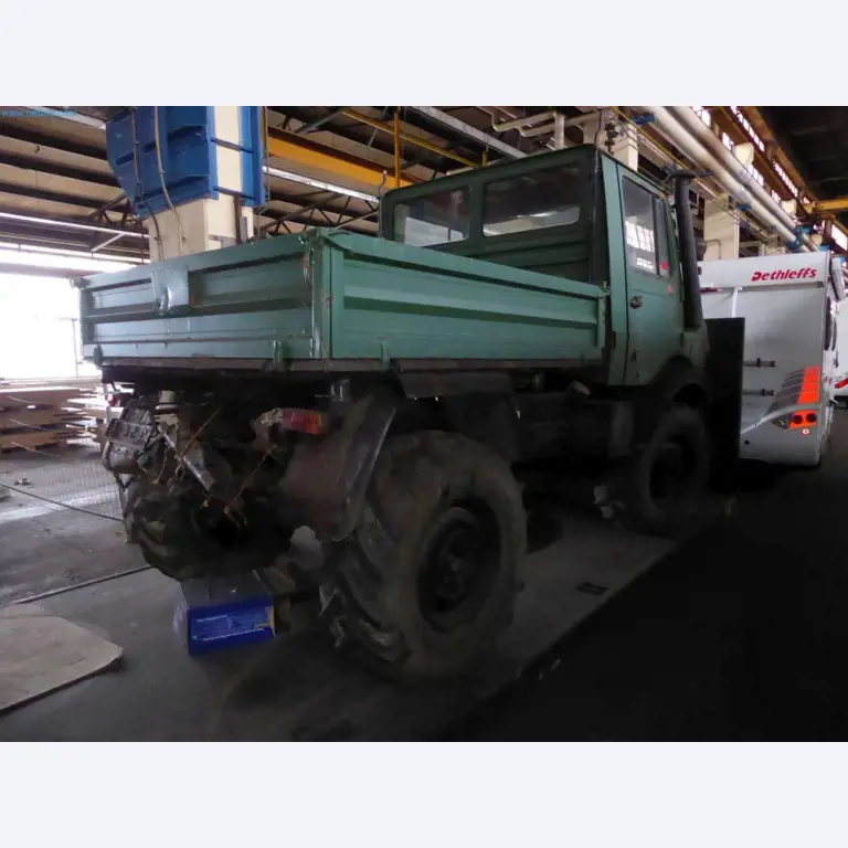 Magazijnliquidatie van een dienstverlenend bedrijf, voertuigen, magazijnuitrusting-13