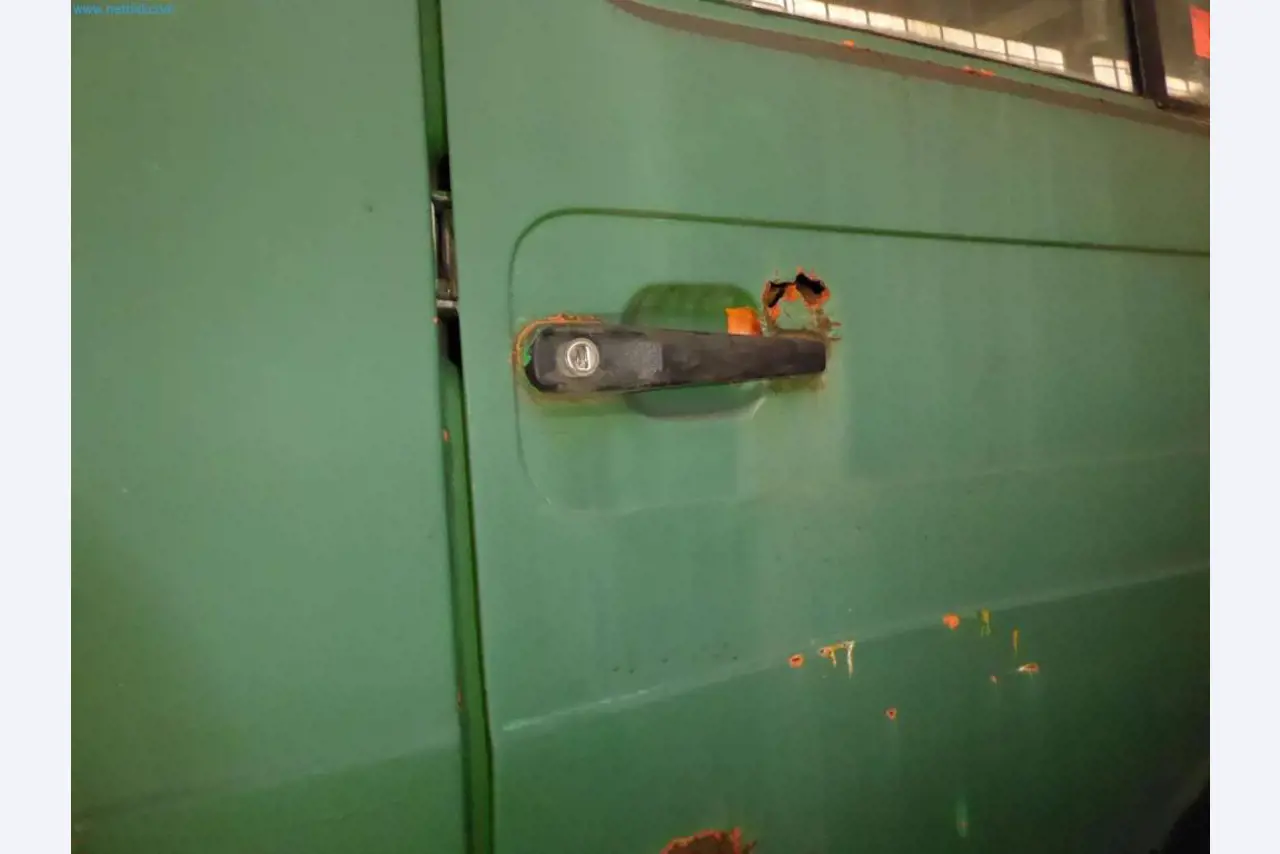 Magazijnliquidatie van een dienstverlenend bedrijf, voertuigen, magazijnuitrusting-15