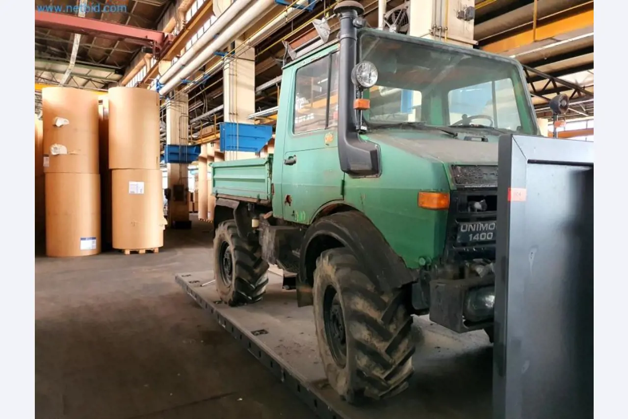 Magazijnliquidatie van een dienstverlenend bedrijf, voertuigen, magazijnuitrusting-1