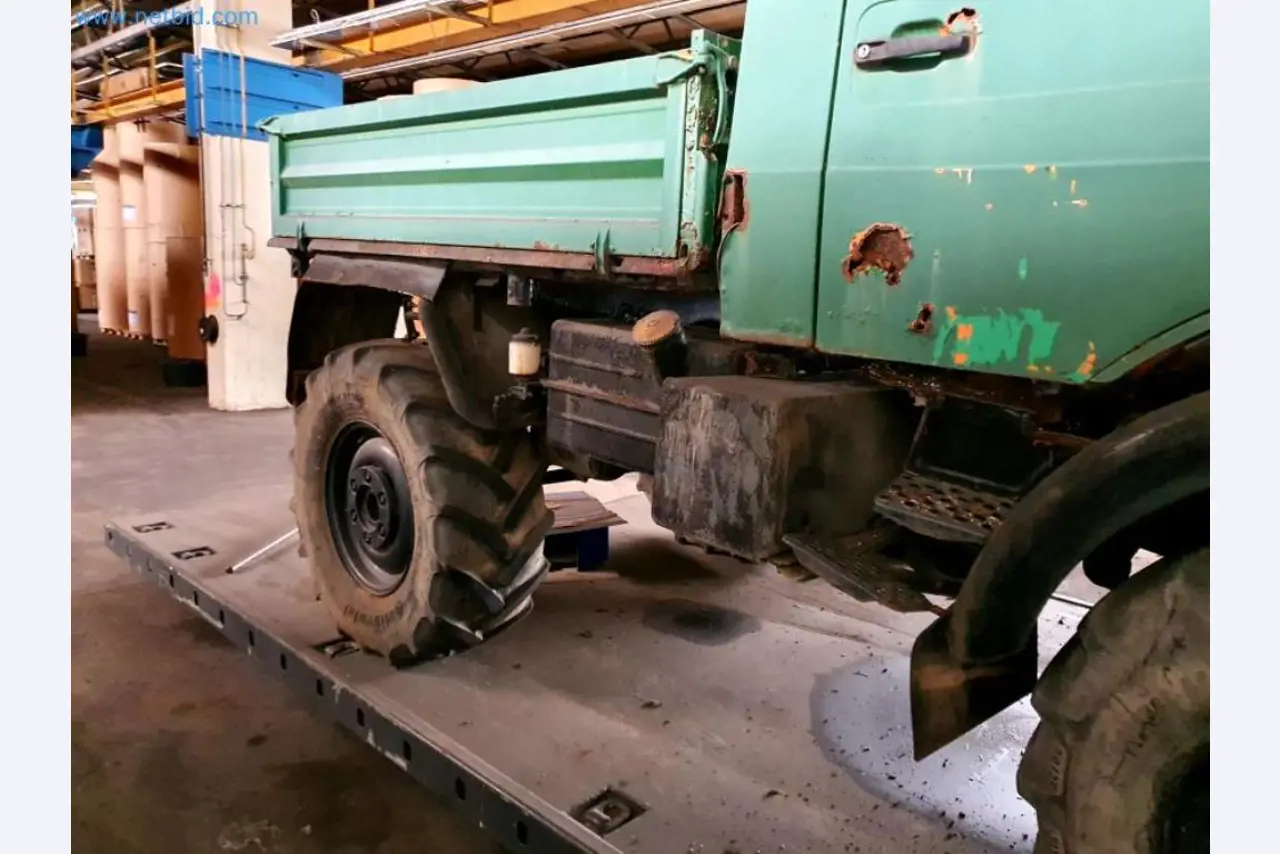 Magazijnliquidatie van een dienstverlenend bedrijf, voertuigen, magazijnuitrusting-19