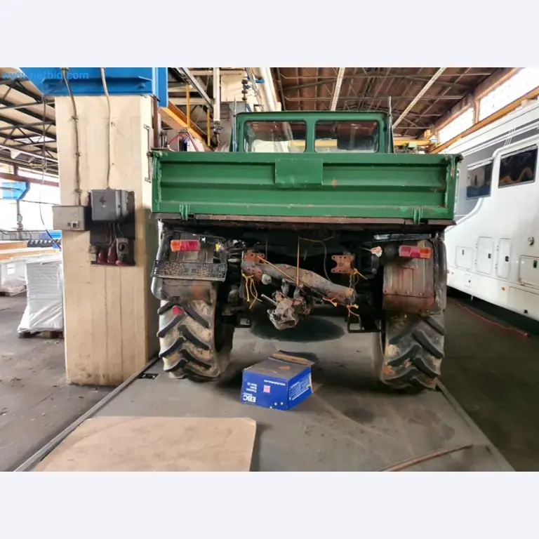 Magazijnliquidatie van een dienstverlenend bedrijf, voertuigen, magazijnuitrusting-21