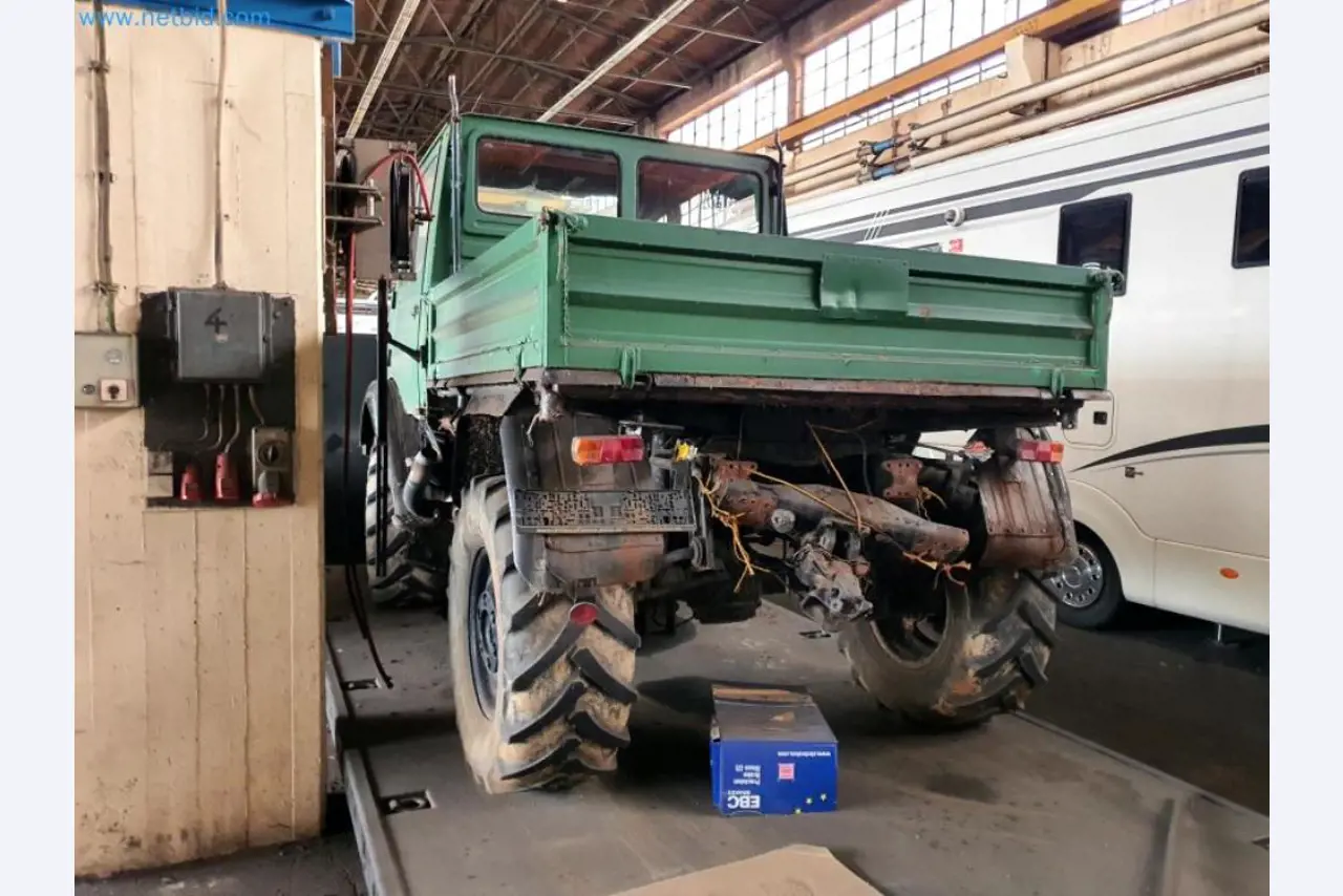 Magazijnliquidatie van een dienstverlenend bedrijf, voertuigen, magazijnuitrusting-22