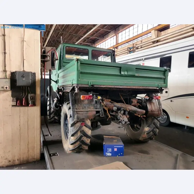 Magazijnliquidatie van een dienstverlenend bedrijf, voertuigen, magazijnuitrusting-22