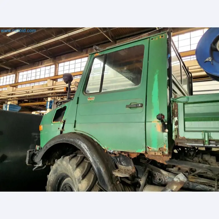 Magazijnliquidatie van een dienstverlenend bedrijf, voertuigen, magazijnuitrusting-23