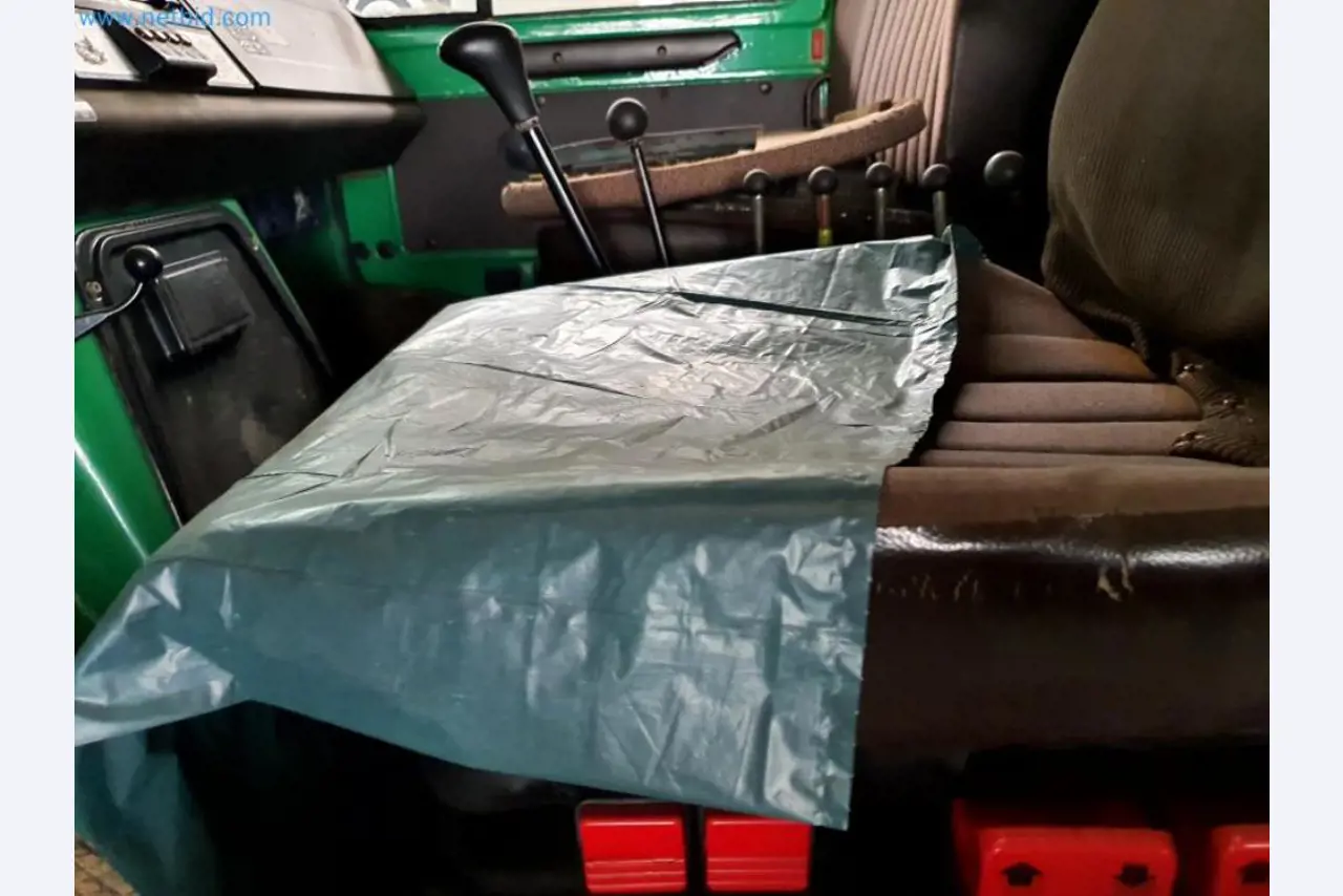 Magazijnliquidatie van een dienstverlenend bedrijf, voertuigen, magazijnuitrusting-25