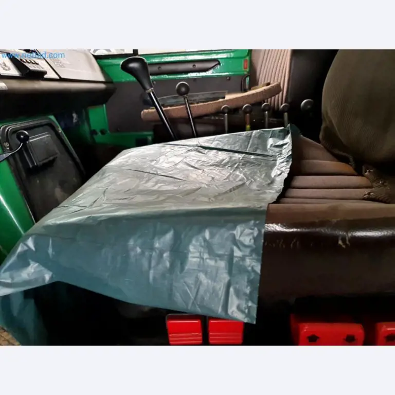 Magazijnliquidatie van een dienstverlenend bedrijf, voertuigen, magazijnuitrusting-25