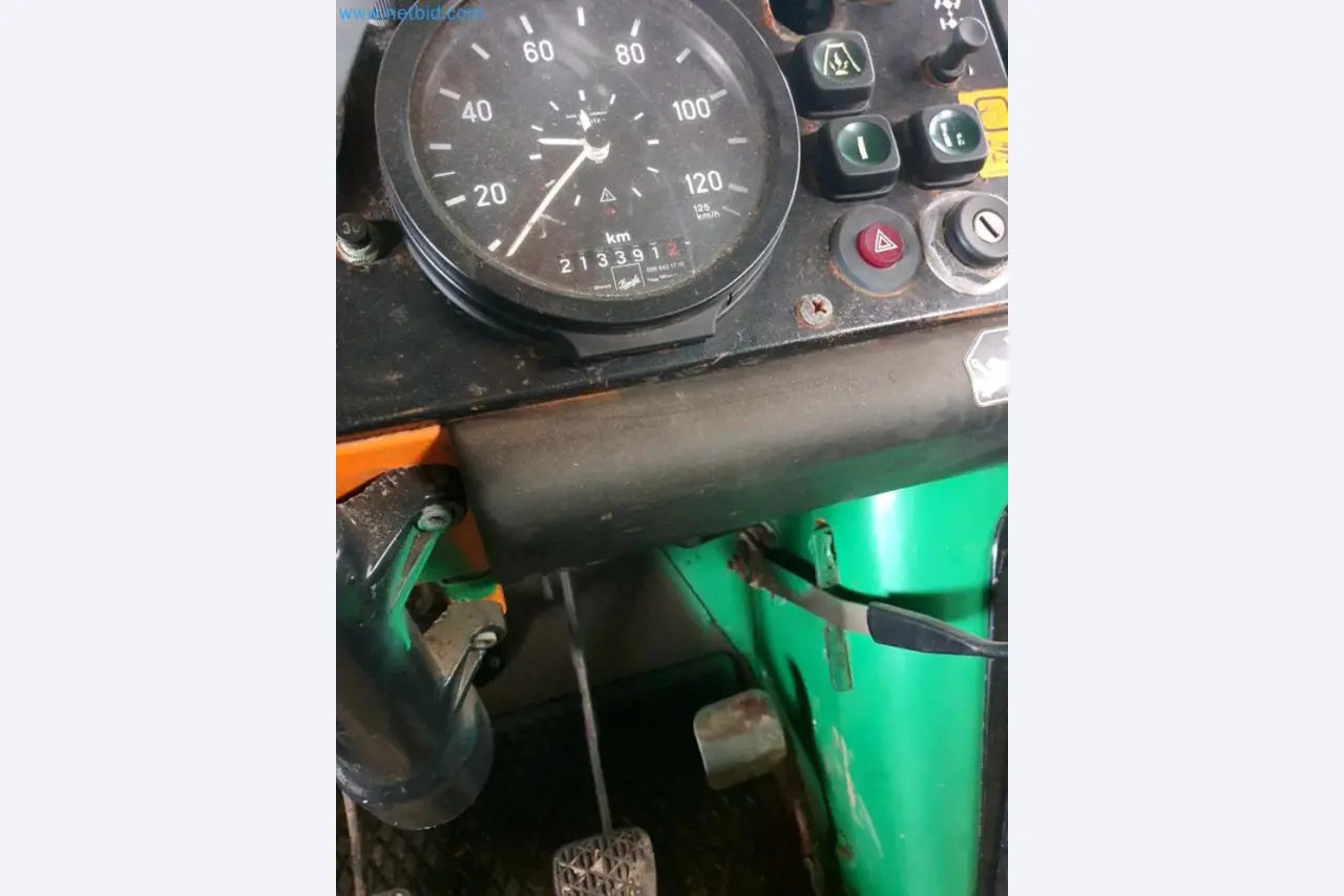 Magazijnliquidatie van een dienstverlenend bedrijf, voertuigen, magazijnuitrusting-27