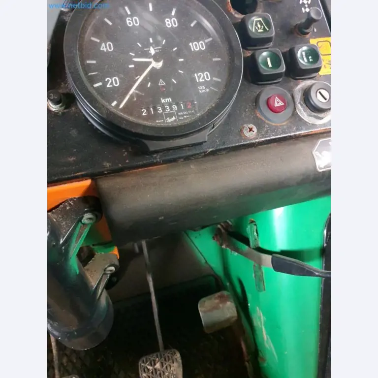 Magazijnliquidatie van een dienstverlenend bedrijf, voertuigen, magazijnuitrusting-27