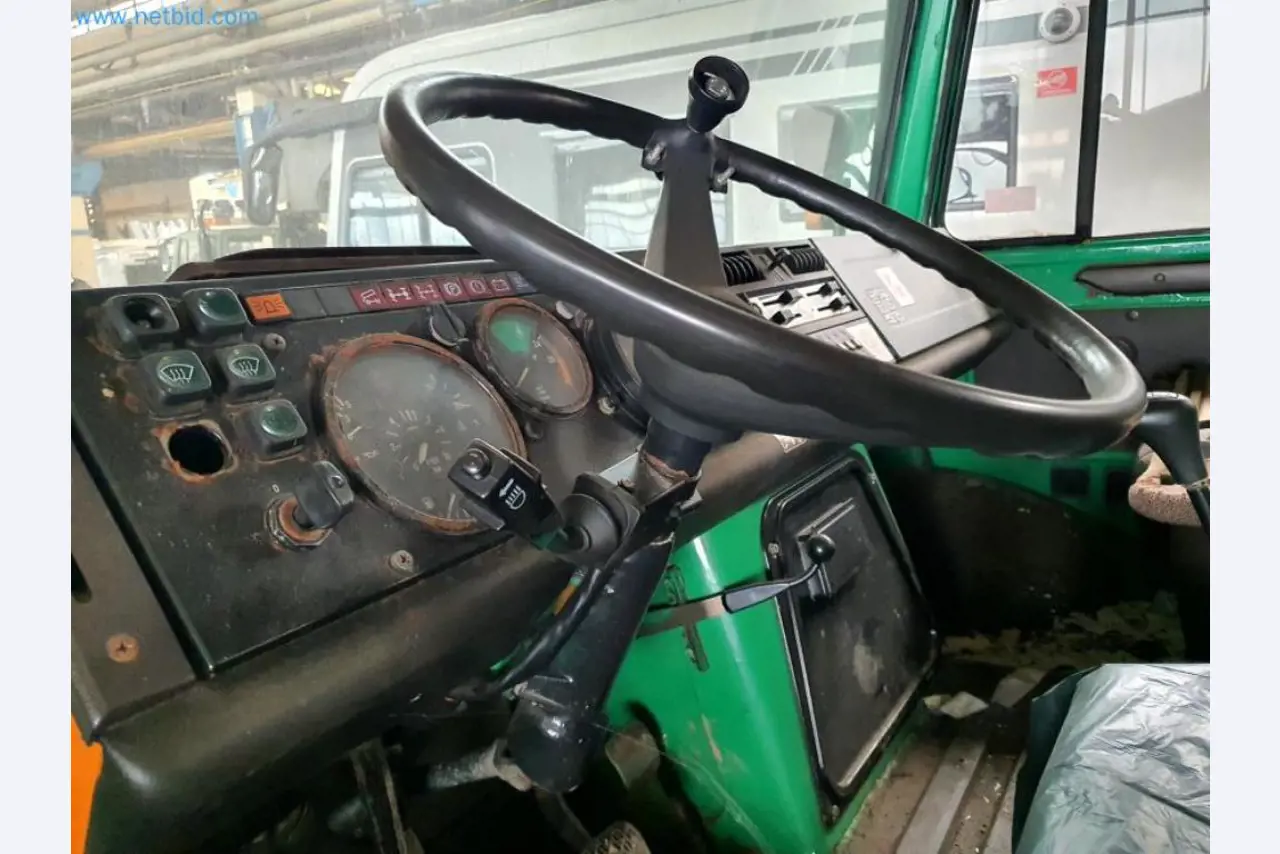 Magazijnliquidatie van een dienstverlenend bedrijf, voertuigen, magazijnuitrusting-28