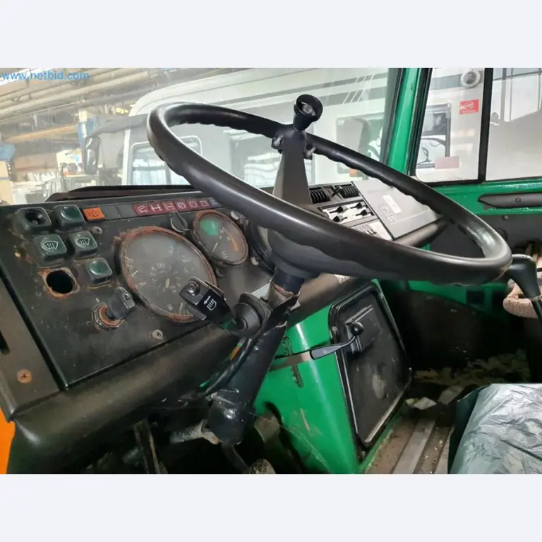 Magazijnliquidatie van een dienstverlenend bedrijf, voertuigen, magazijnuitrusting-28