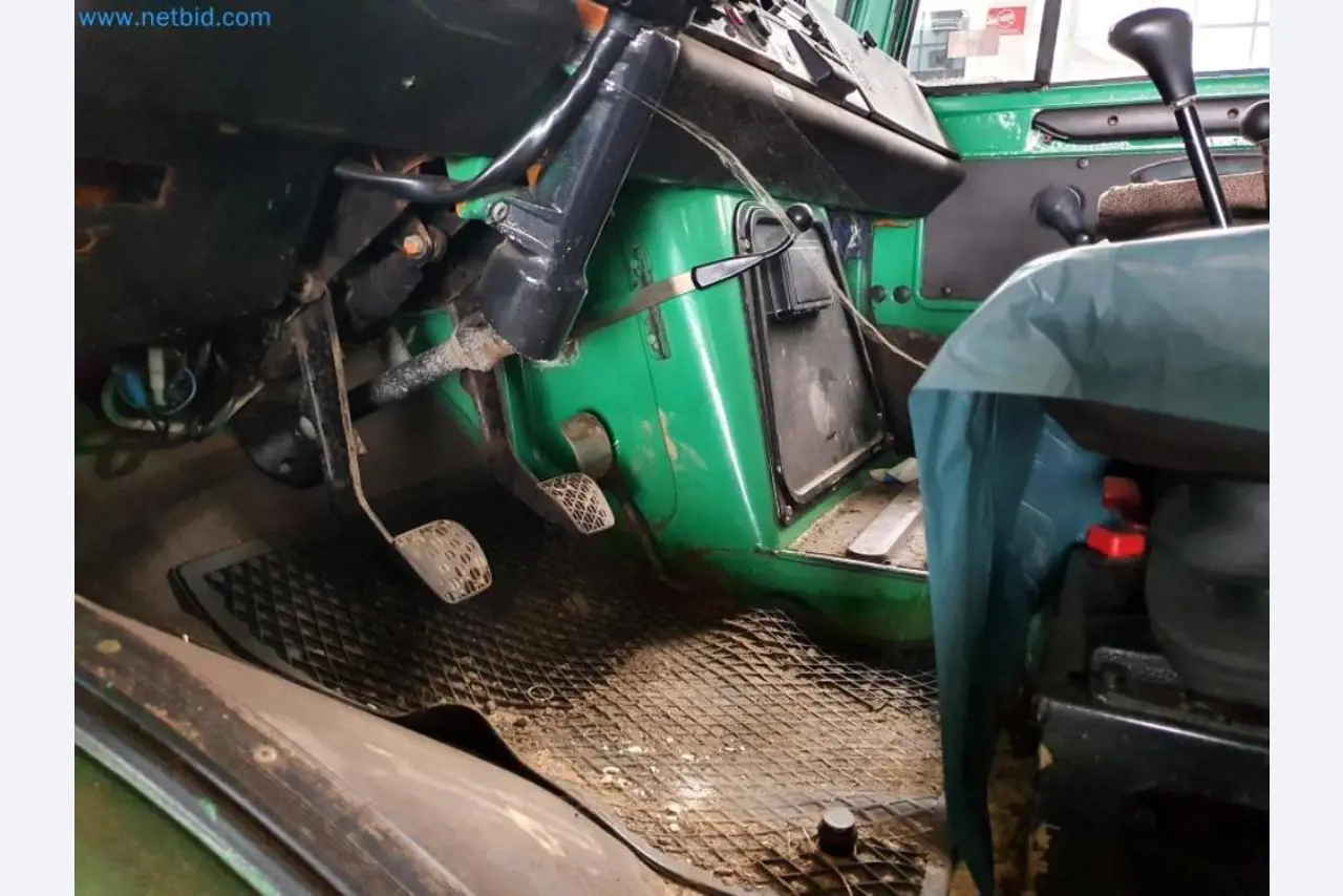 Magazijnliquidatie van een dienstverlenend bedrijf, voertuigen, magazijnuitrusting-29