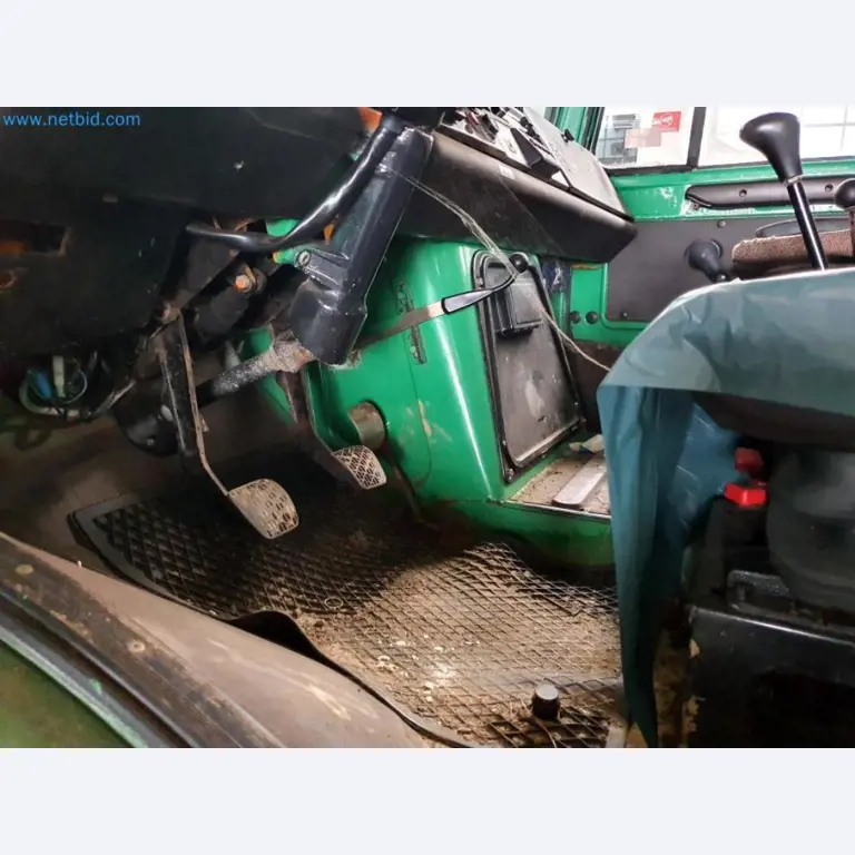 Magazijnliquidatie van een dienstverlenend bedrijf, voertuigen, magazijnuitrusting-29