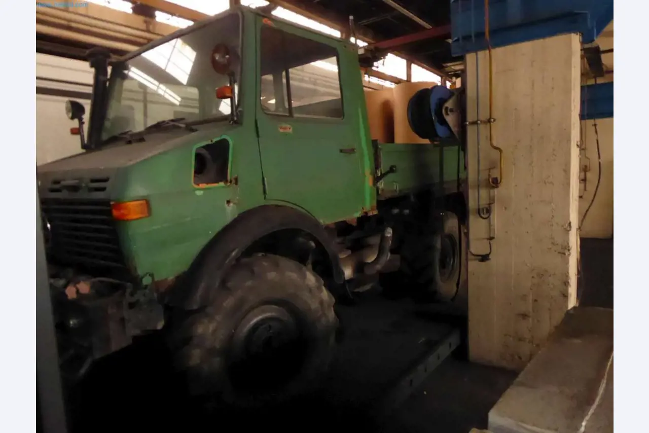 Magazijnliquidatie van een dienstverlenend bedrijf, voertuigen, magazijnuitrusting-3