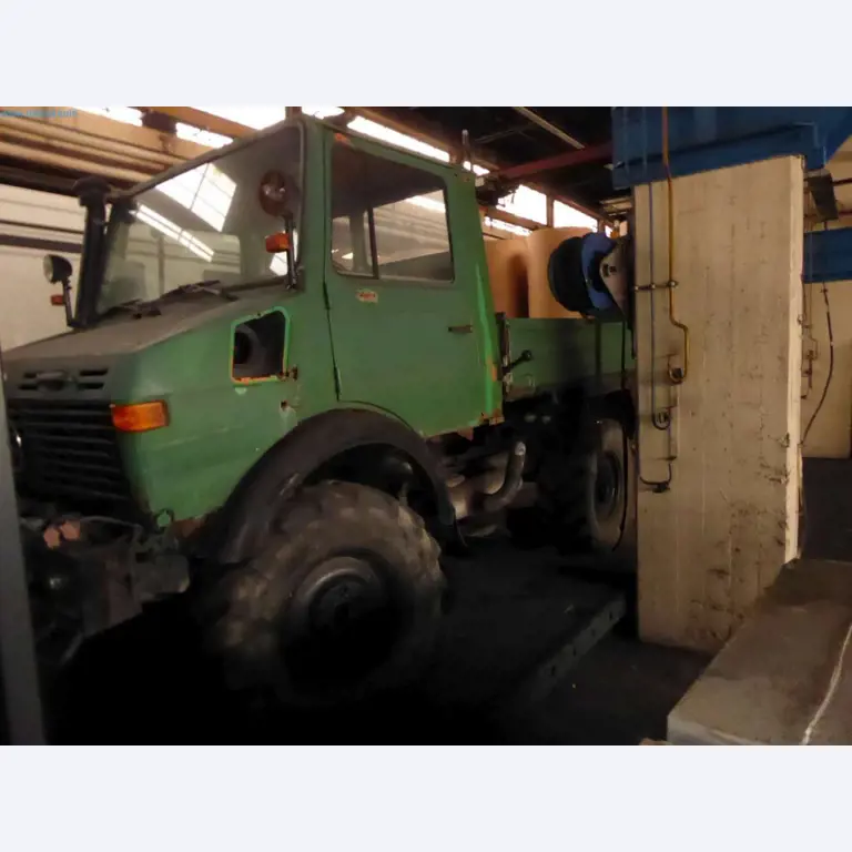 Magazijnliquidatie van een dienstverlenend bedrijf, voertuigen, magazijnuitrusting-3