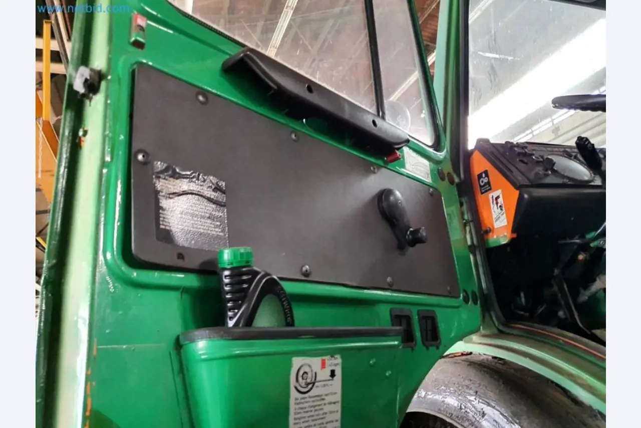 Magazijnliquidatie van een dienstverlenend bedrijf, voertuigen, magazijnuitrusting-30