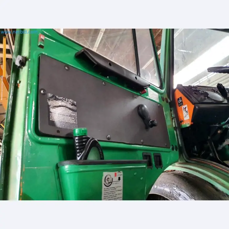 Magazijnliquidatie van een dienstverlenend bedrijf, voertuigen, magazijnuitrusting-30