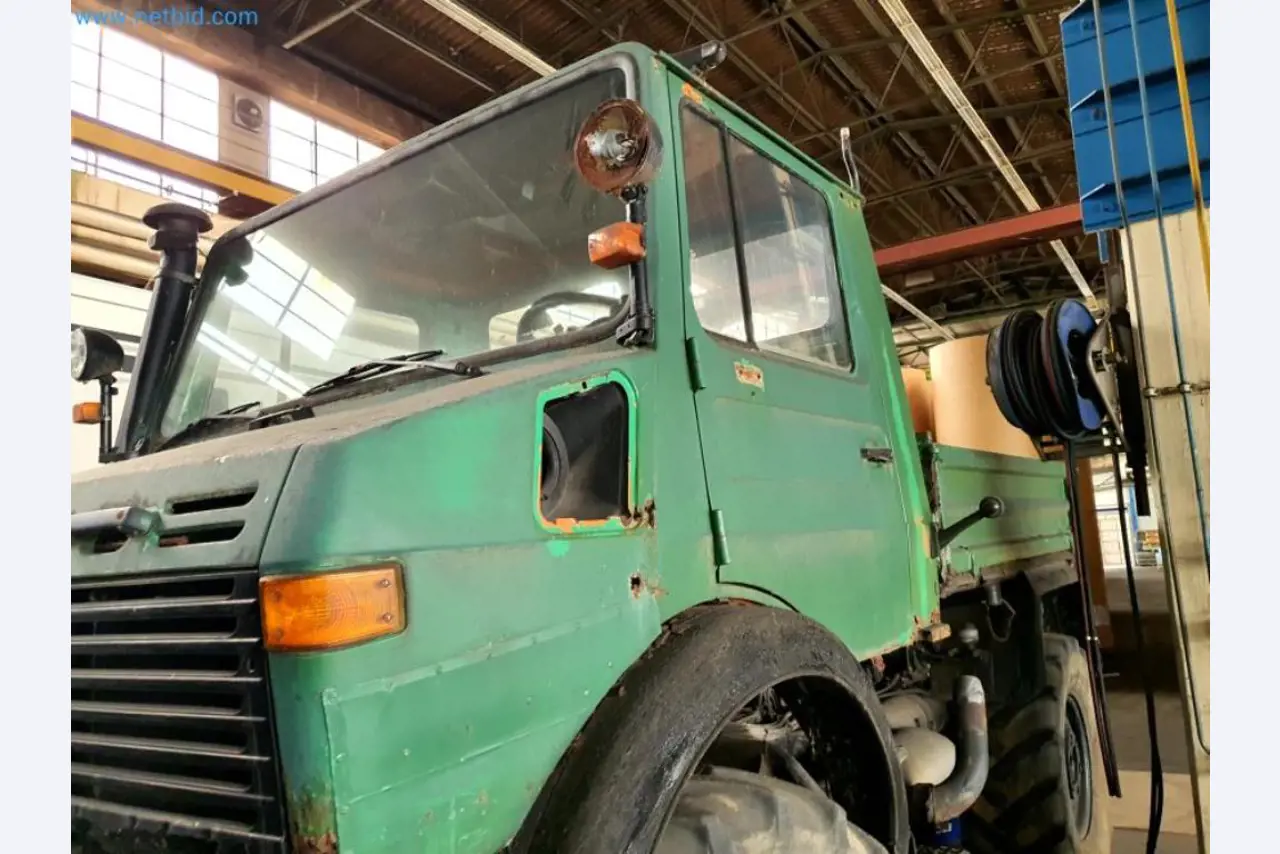 Magazijnliquidatie van een dienstverlenend bedrijf, voertuigen, magazijnuitrusting-32