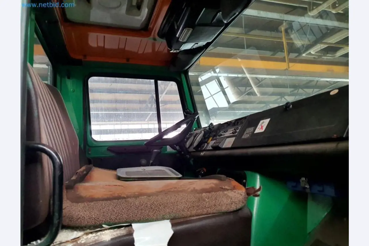 Magazijnliquidatie van een dienstverlenend bedrijf, voertuigen, magazijnuitrusting-33