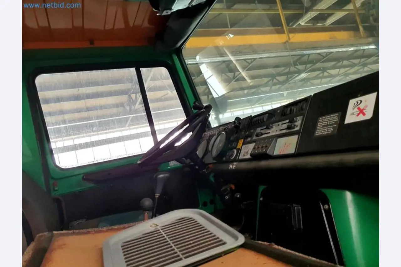 Magazijnliquidatie van een dienstverlenend bedrijf, voertuigen, magazijnuitrusting-34