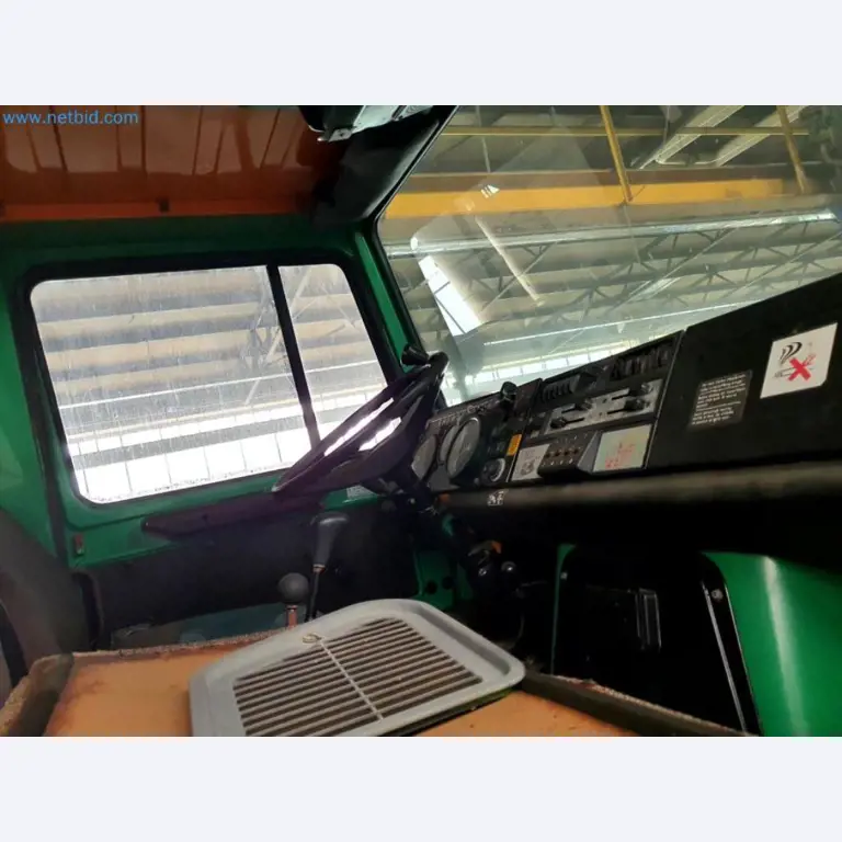 Magazijnliquidatie van een dienstverlenend bedrijf, voertuigen, magazijnuitrusting-34