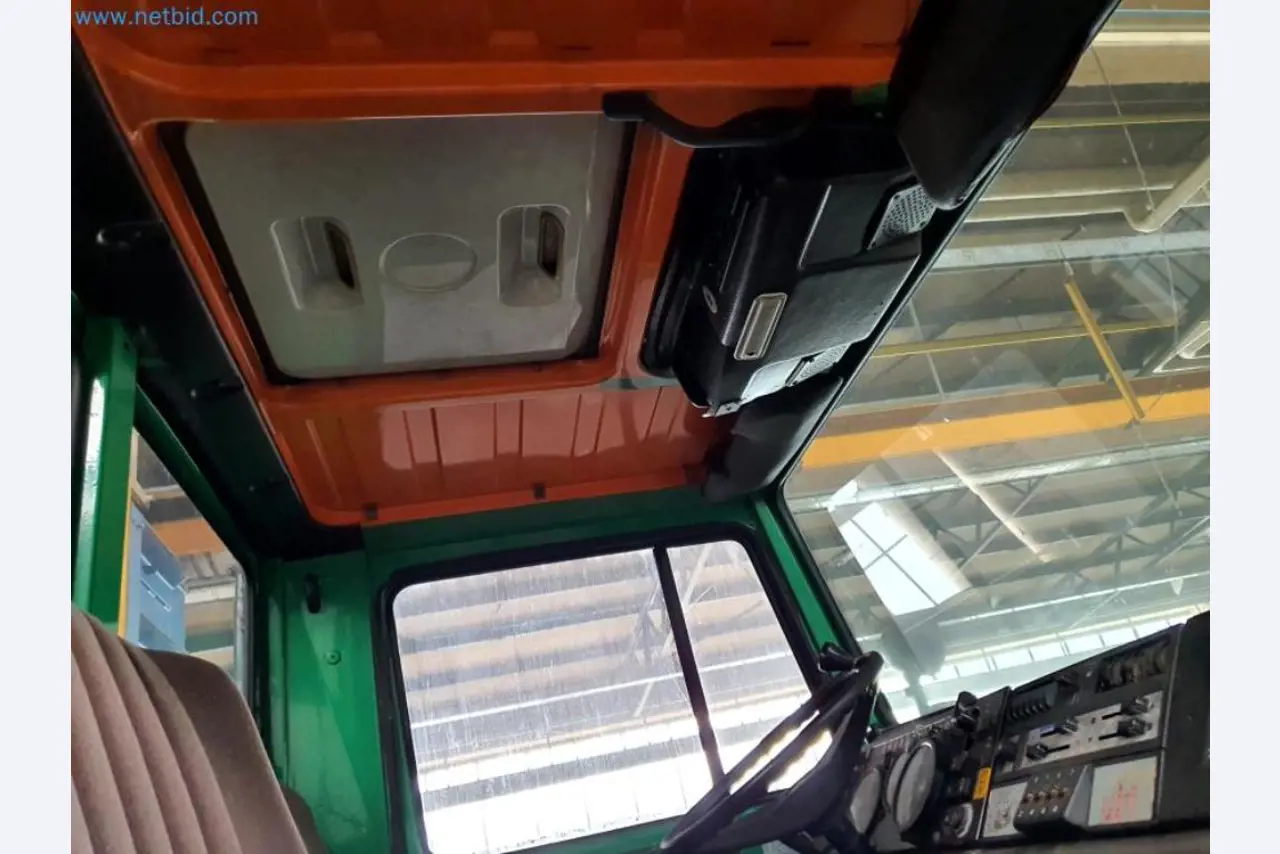 Magazijnliquidatie van een dienstverlenend bedrijf, voertuigen, magazijnuitrusting-35