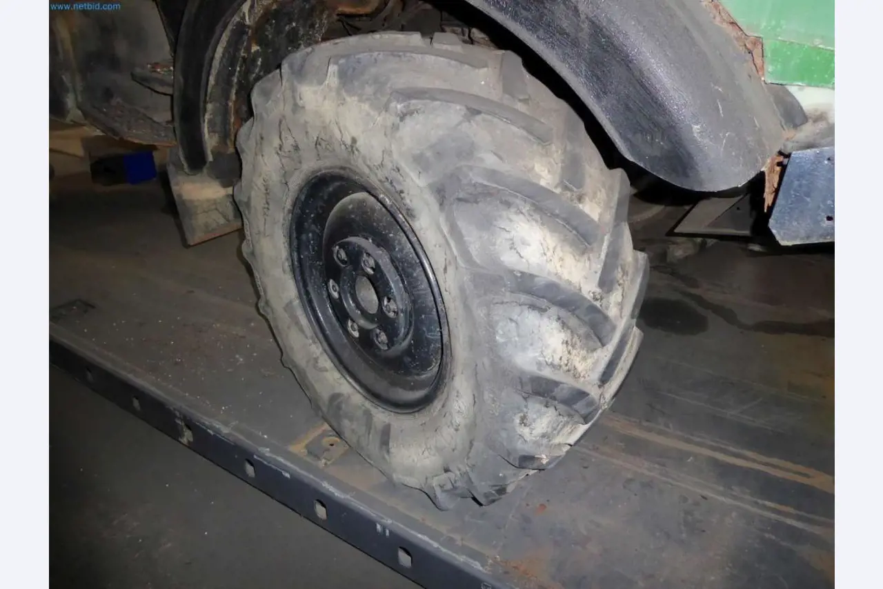 Magazijnliquidatie van een dienstverlenend bedrijf, voertuigen, magazijnuitrusting-4