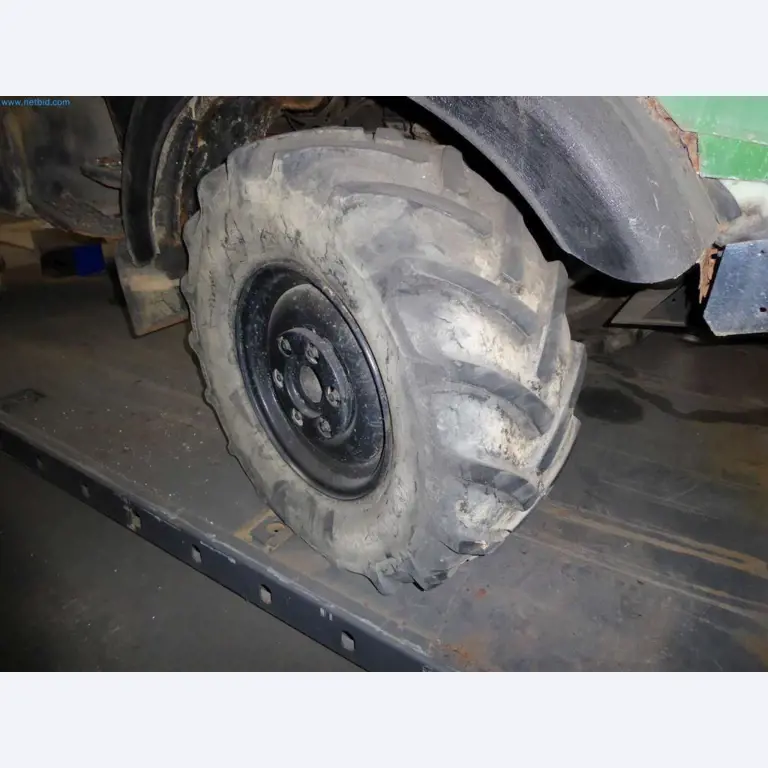 Magazijnliquidatie van een dienstverlenend bedrijf, voertuigen, magazijnuitrusting-4