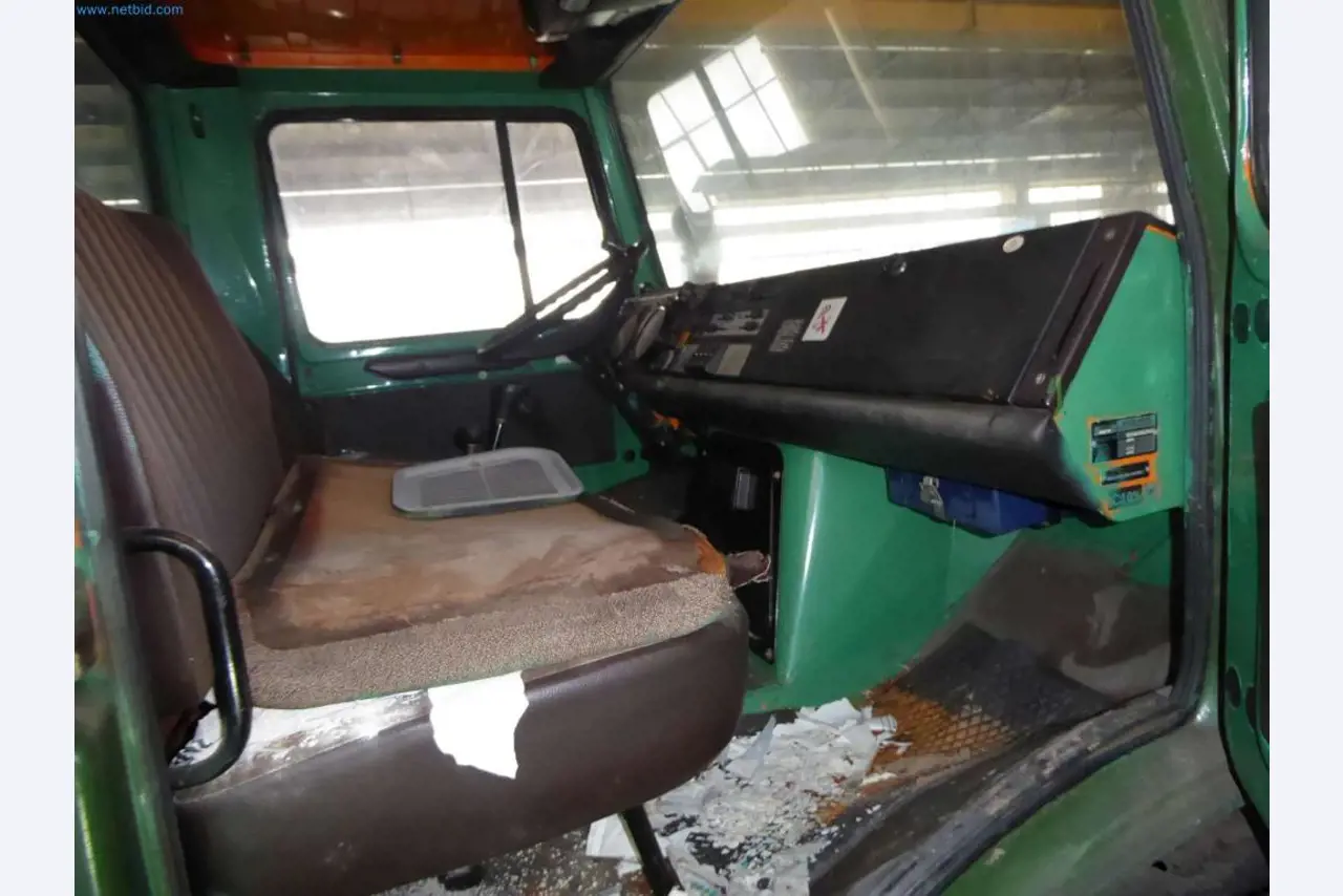 Magazijnliquidatie van een dienstverlenend bedrijf, voertuigen, magazijnuitrusting-5