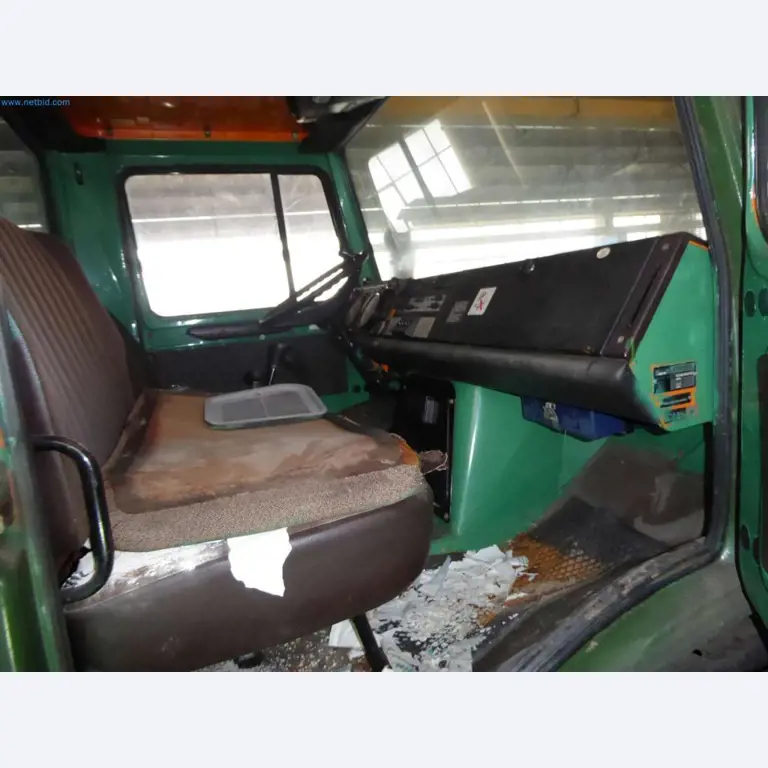 Magazijnliquidatie van een dienstverlenend bedrijf, voertuigen, magazijnuitrusting-5