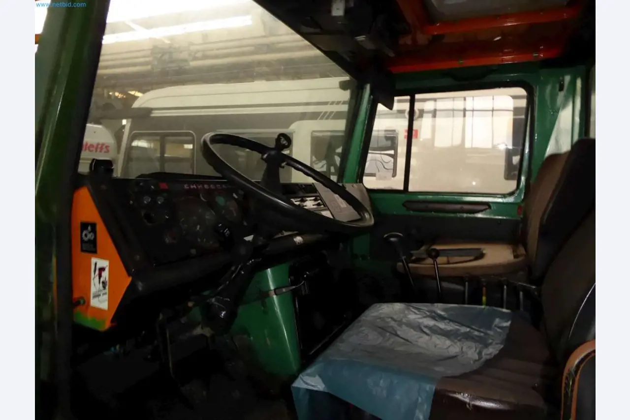 Magazijnliquidatie van een dienstverlenend bedrijf, voertuigen, magazijnuitrusting-7